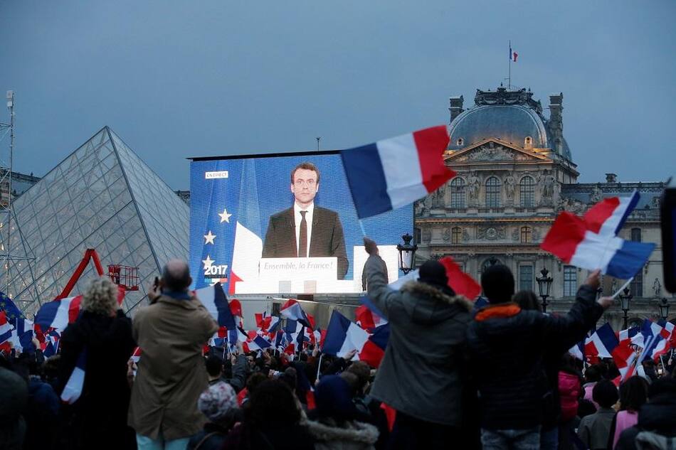 Macron - votantes festejando