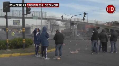 Familiares de Barraza cortan calles (Canal 26)
