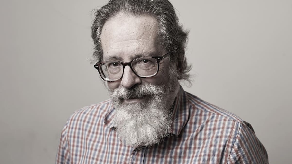 César Aira, el escritor argentino nacido en Coronel Pringles que vuelve a aparecer entre los favoritos al Nobel de Literatura.