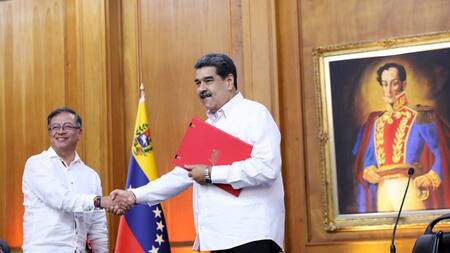 Gustavo Petro y Nicolás Maduro. Foto: REUTERS