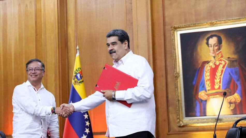 Gustavo Petro y Nicolás Maduro. Foto: REUTERS