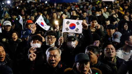 Tensión en Corea del Sur: miles de manifestantes exigen la renuncia de Yoon Suk-yeol frente a la Asamblea Nacional