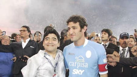 Ciro Ferrara y Diego Maradona en Napoli.