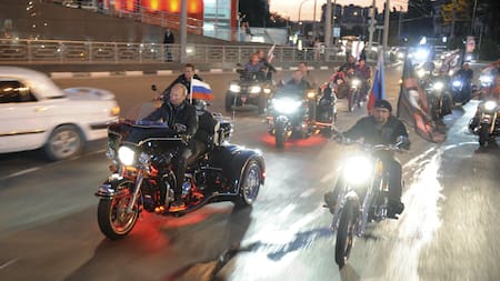 Vladímir Putin a bordo de una moto en Rusia. Foto: Reuters/Alexsey Druginyn