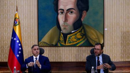 Tarek William Saab (izquierda) e Yván Gil (derecha); Venezuela. Foto: Reuters.