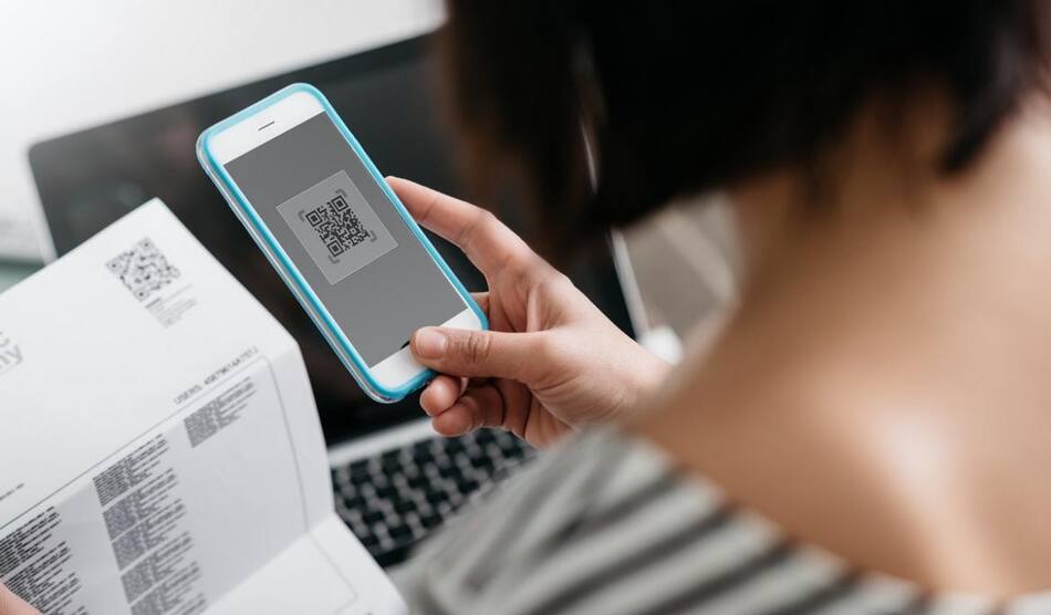 Pago online con código QR, economía.