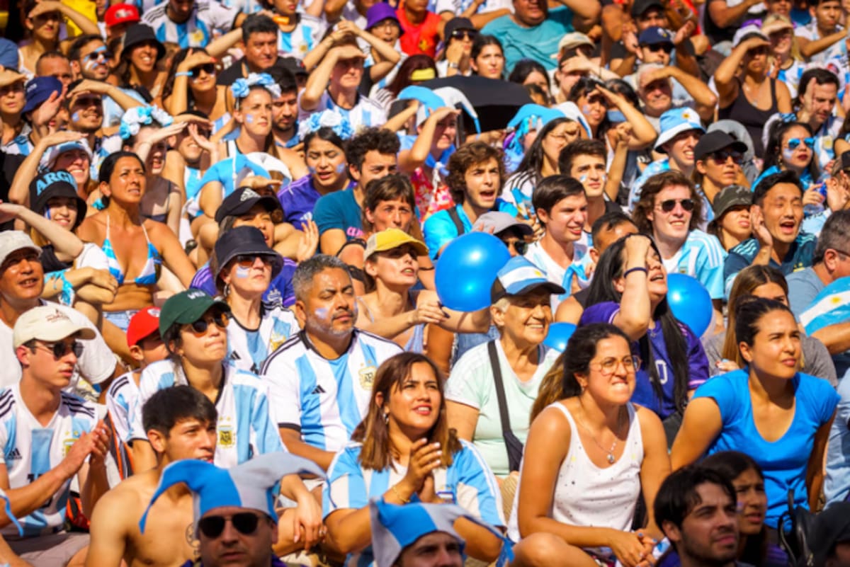 Pantalla gigante en la Plaza Seeber.