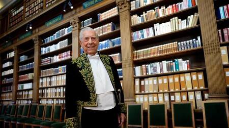 Mario Vargas Llosa en la Academia Francesa. Foto: REUTERS