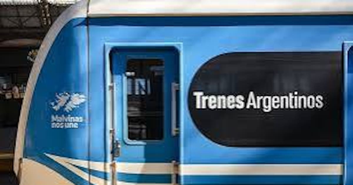 Sticker de las Islas Malvinas adherido a un colectivo del transporte público en Argentina.