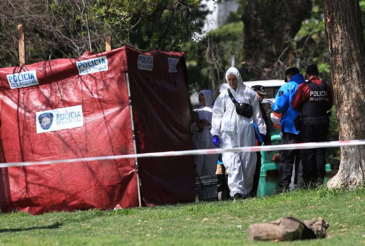 Encontraron un cuerpo flotando en los Lagos de Palermo. NA