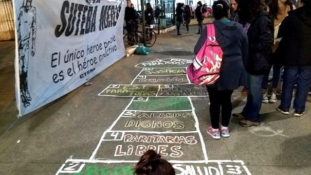 Día del Maestro, entre vigilias e interminable conflicto de paritarias