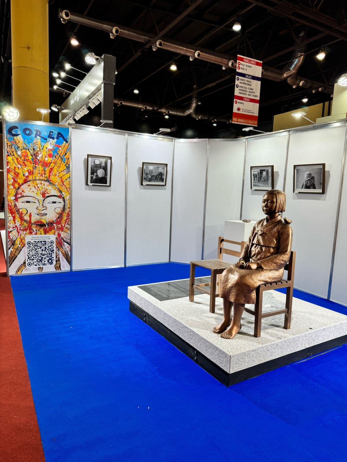 Por primera vez, la "Estatua de paz" en honor a las mujeres esclavizadas en la Segunda Guerra se expone en la Feria del Libro.María del Pilar Álvarez