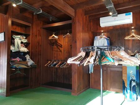 Allanamiento de Aduana en un local de golf en un country. Foto: Prensa.