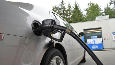 Nuevo aumento de combustibles: cuánto cuesta la nafta y el gasoil en febrero. Foto: Unsplash.