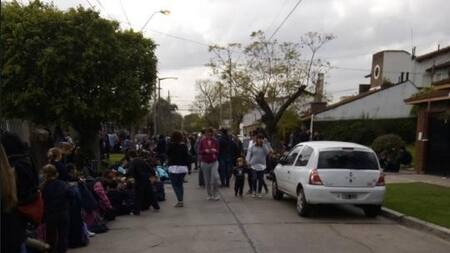 Colegio evacuado en Castelar