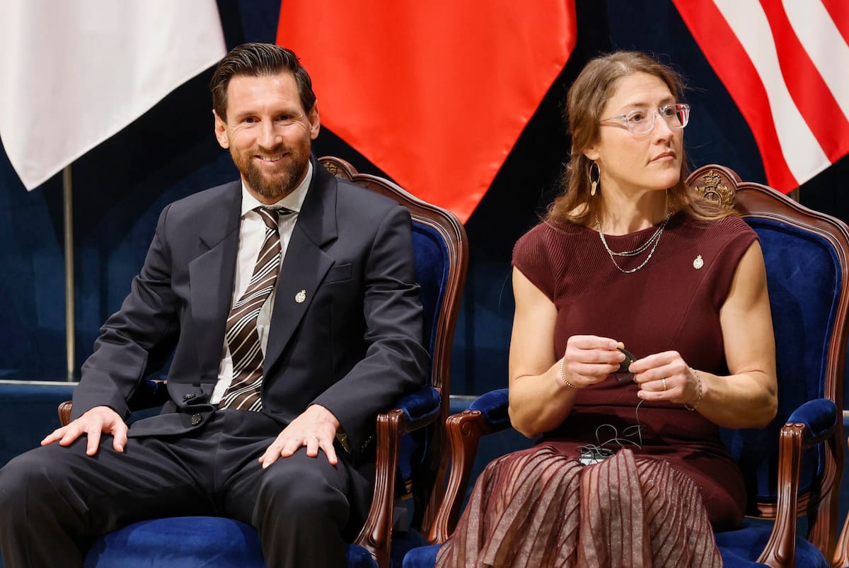 El futbolista argentino Leo Messi, Premio Princesa de Asturias de los Deportes, y la astronauta estadounidense Christina Koch, Premio Princesa de Asturias de la Concordia, durante la ceremonia de entrega de los Premios Princesa de Asturias 2026