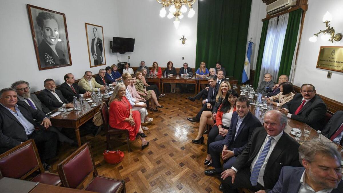 Cristina Fernández de Kirchner se reunió con el bloque de senadores del Frente de Todos, NA