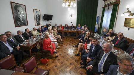Cristina Fernández de Kirchner se reunió con el bloque de senadores del Frente de Todos, NA
