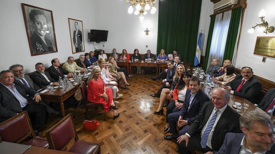 Cristina Fernández de Kirchner se reunió con el bloque de senadores del Frente de Todos, NA