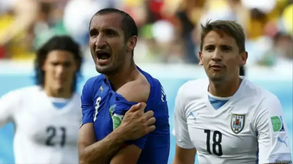 Mordida de Luis Suárez a Chiellini en el Mundial 2014.