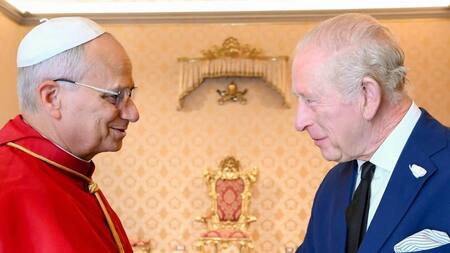 El rey Carlos III y la reina Camila en su visita al Papa León XIV.