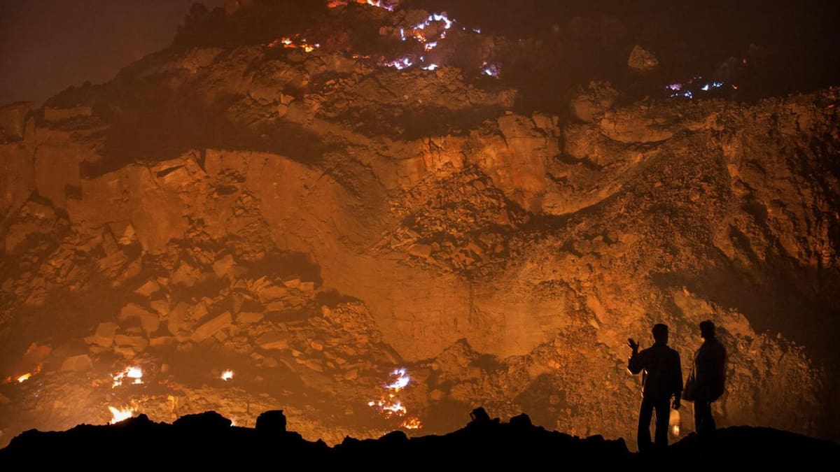 Imágenes impactantes: una mina de carbón lleva ardiendo hace cientos de años en China