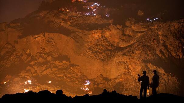 Imágenes impactantes: una mina de carbón lleva ardiendo hace cientos de años en China