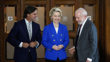 Luis Lacalle Pou, Ursula von der Leyen y Lula da Silva. Foto: Reuters.