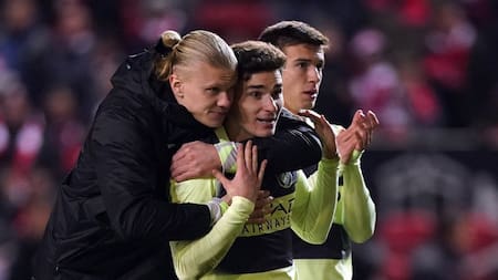 Julián Álvarez, Haaland y Perrone. Foto: Reuters