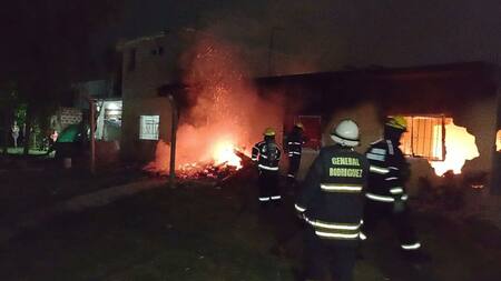 Incidentes fuera de la casa de la menor asesinada. Fuente: X