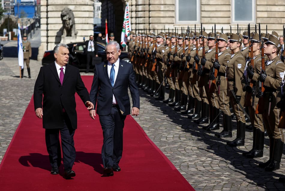 Viktor Orbán y Benjamín Netanyahu. Foto: REUTERS/Bernadett Szabo.