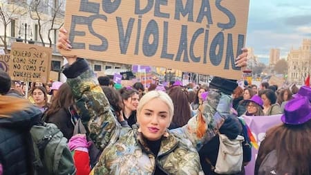 Lali Espósito protesta