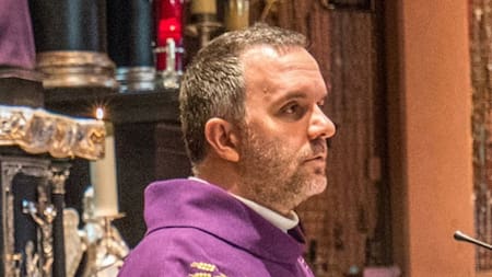 Vergüenza en Nueva York: un cura gastó US$650.000 en cenas de lujos, cirugías estéticas y viajes