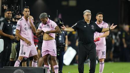 "Tata" Martino tomó una drástica decisión con Lionel Messi y Sergio Busquets en Inter Miami. Foto: Reuters.