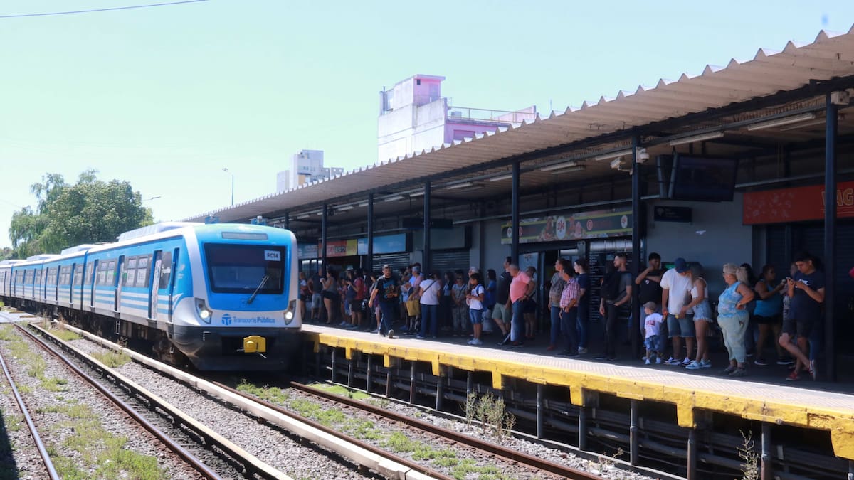 La línea Sarmiento suma un nuevo servicio diferencial, con comodidades de primera y un recorrido que se completa en menos de 2 horas.