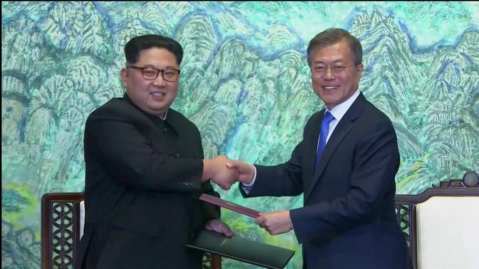 Kim Jong Un junto a Moon Jae-in - Corea del Norte y Corea del Sur (Reuters)