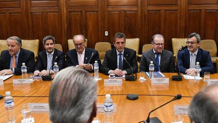 Sergio Massa en la sede de la UIA. Foto: Prensa.