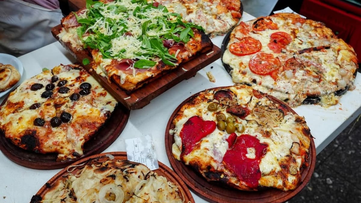 El paraíso de la pizza en Buenos Aires: de Güerrín a El Imperio, la irresistible ruta por Corrientes con precios actualizados