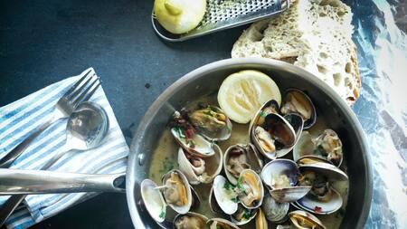 Las imitaciones que usan proteínas alternativas están ganando terreno. Foto Unsplash.