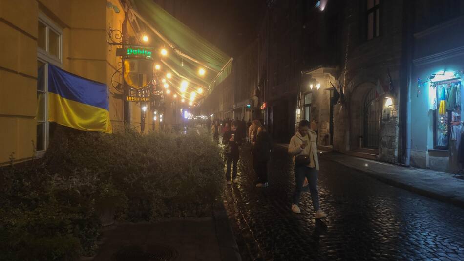 Ucrania planea subidas de impuestos para financiar su defensa contra Rusia. EFE