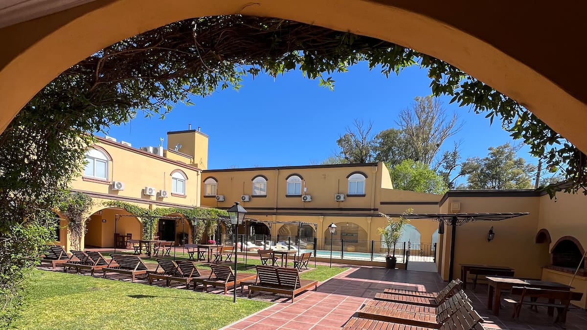Hotel San Carlos, San Antonio de Areco.