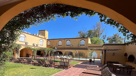 Hotel San Carlos, San Antonio de Areco.