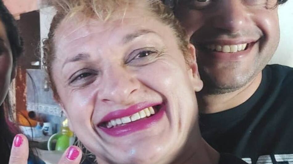 Alejandra "Locomotora" Oliveras junto a su hermano Jesús.