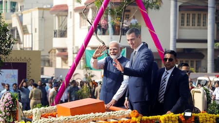 El primer ministro indio, Narendra Modi, y el primer ministro español, Pedro Sánchez. Foto: Reuters.