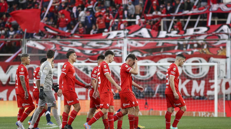 Independiente se retiró bajo una lluvia de silbidos del estadio Libertadores de América. Foto: NA.