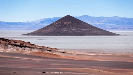 La impactante pirámide natural. Foto: Salta Turismo.