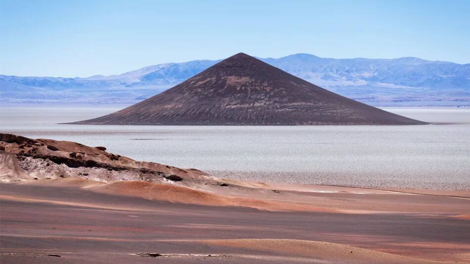 La impactante pirámide natural. Foto: Salta Turismo.