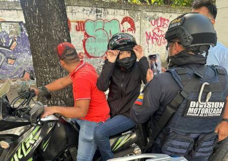 Así se llevaban detenida a María Corina Machado.