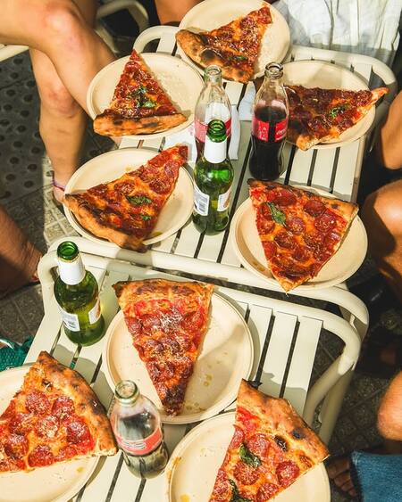 Las porciones de pizzas de "Kalis". Foto: Instagram @kalis.pizza.