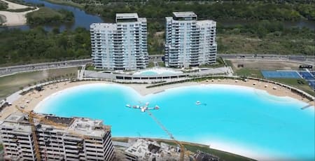 Los edificios Sky One y Sky Two en Nordelta, que tributaban como terrenos baldíos. Foto: Captura.